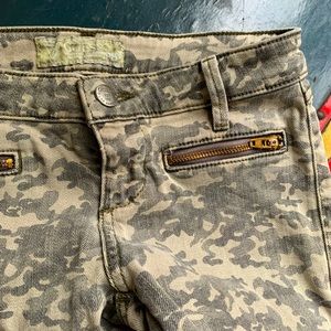 Guess jeans - size 23 skinny - army green